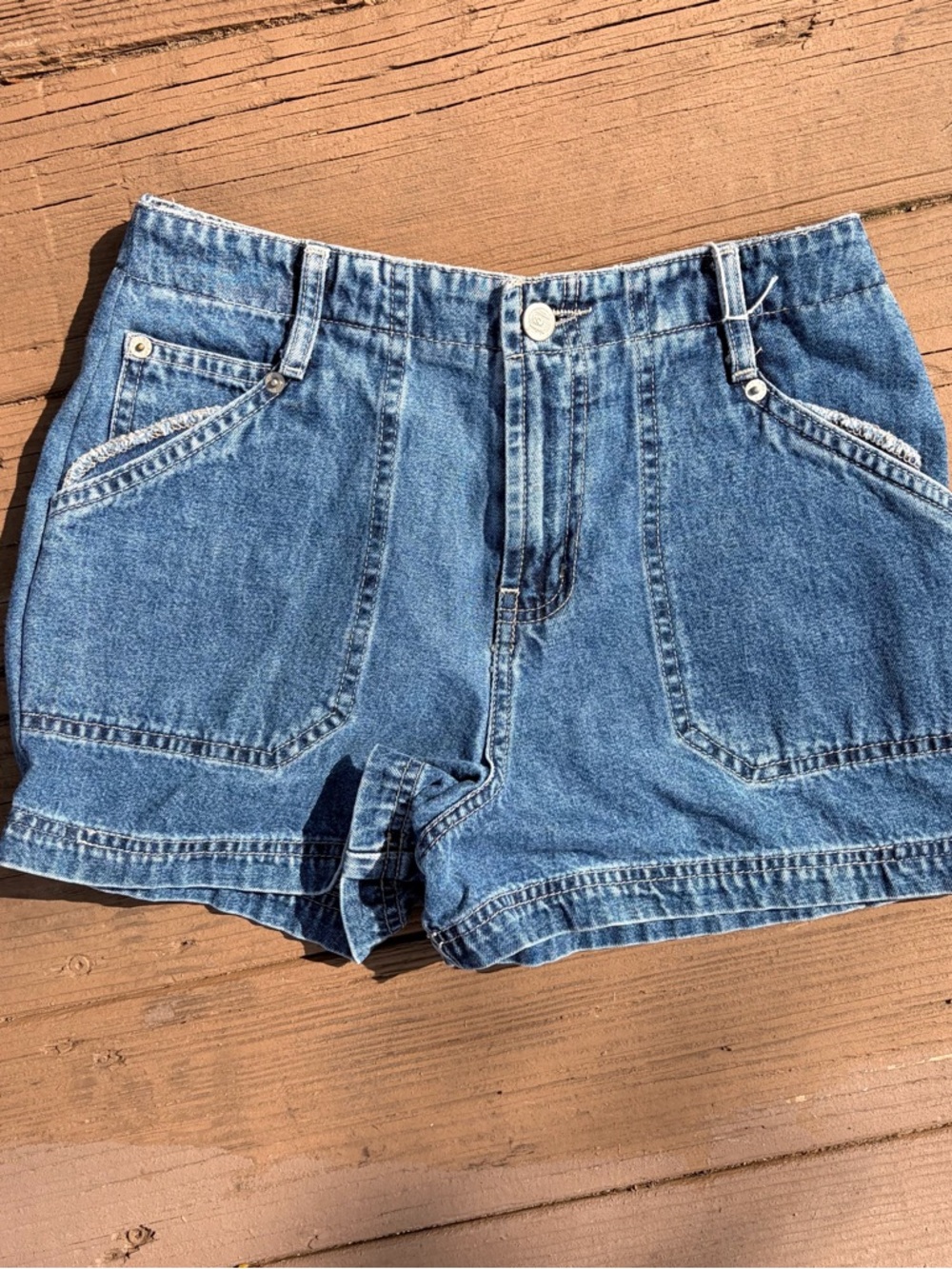 Vintage 90’s/00’s Y2K LEI Classic Blue Denim medium wash mid-rise jean Shorts